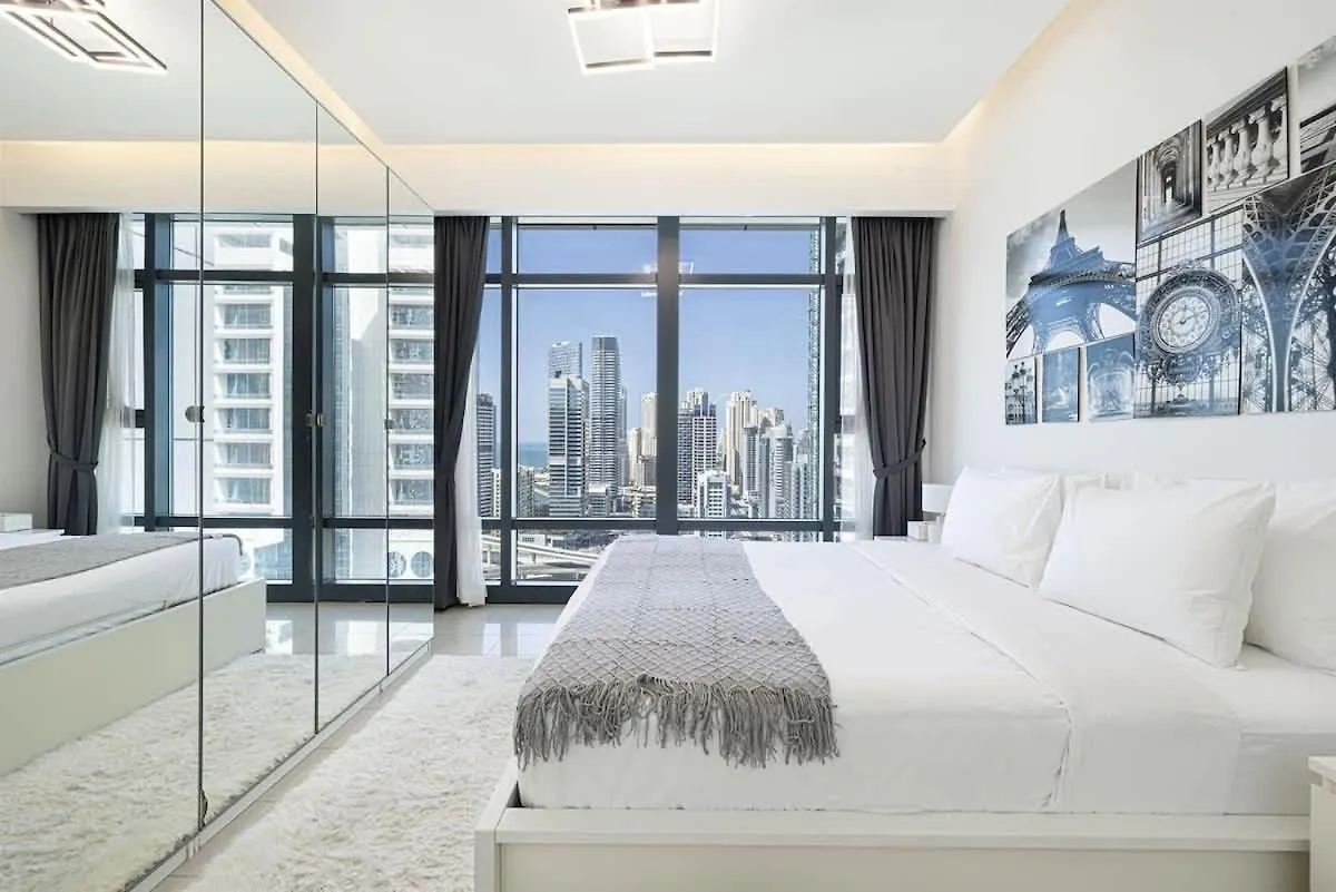 Chic 1Br With Stunning Lake Views Dubai Apartment