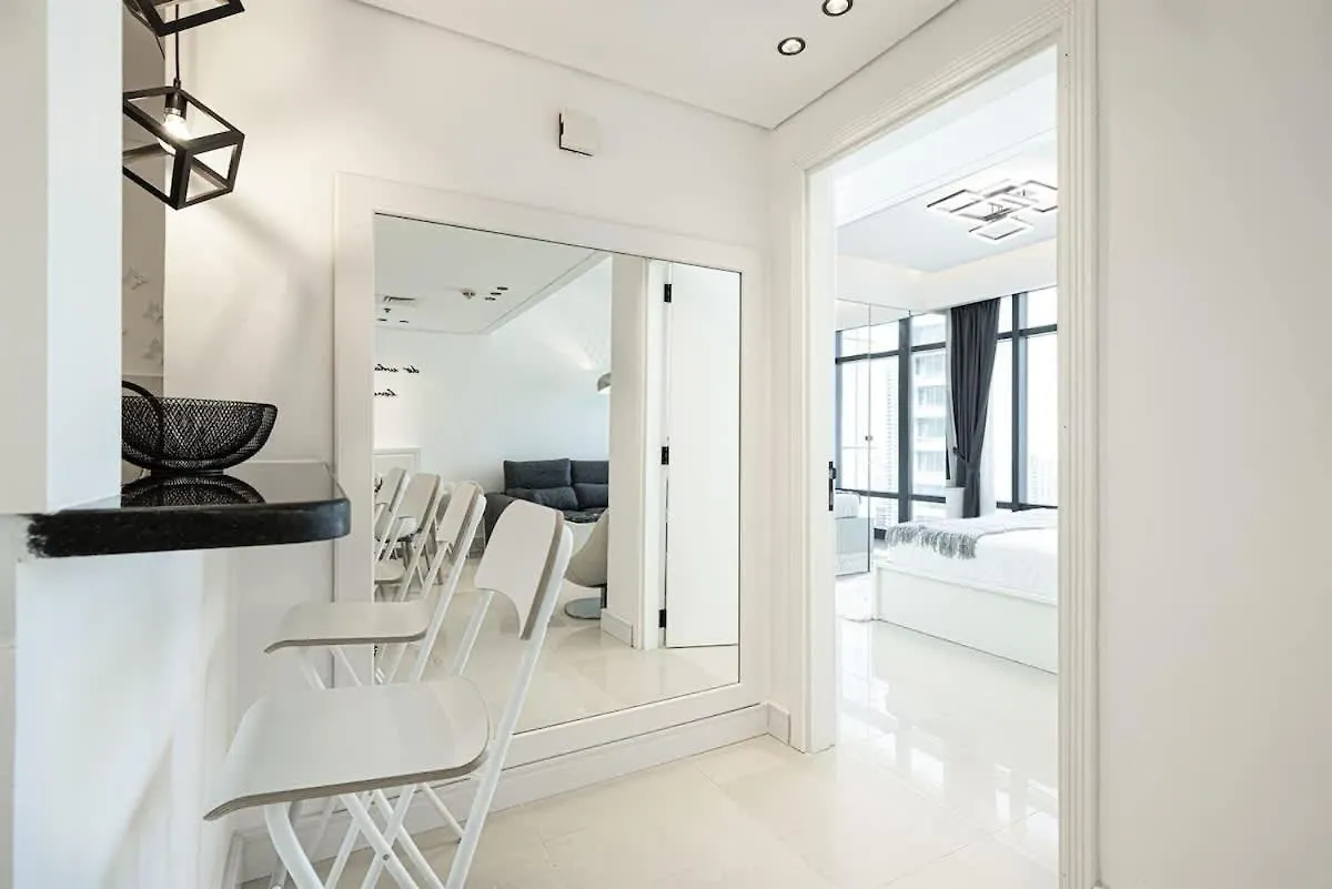 Apartment Chic 1Br With Stunning Lake Views Dubai United Arab Emirates